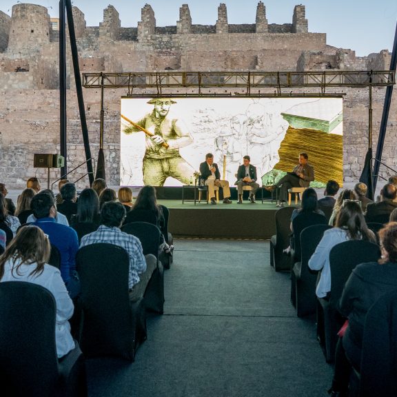 En Antofagasta se lanzó el libro “La reinvención de la industria del salitre”