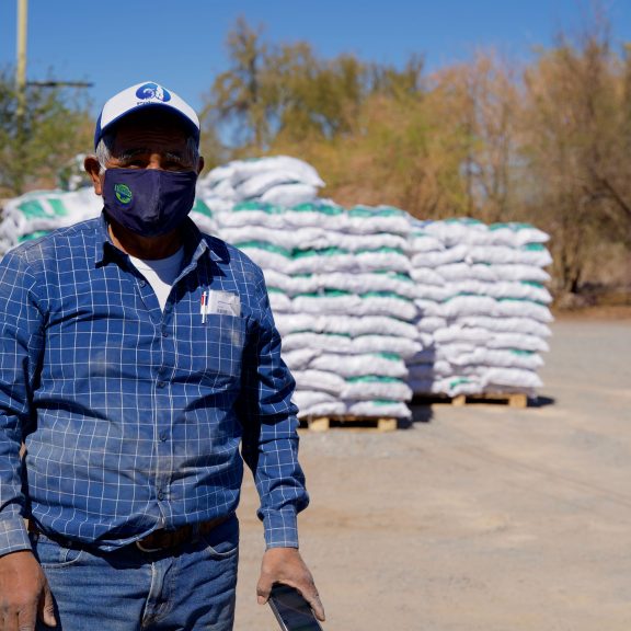 Ganaderos de la Pampa del Tamarugal y Quillagua recibieron 46 toneladas de forraje para afrontar la crisis sanitaria