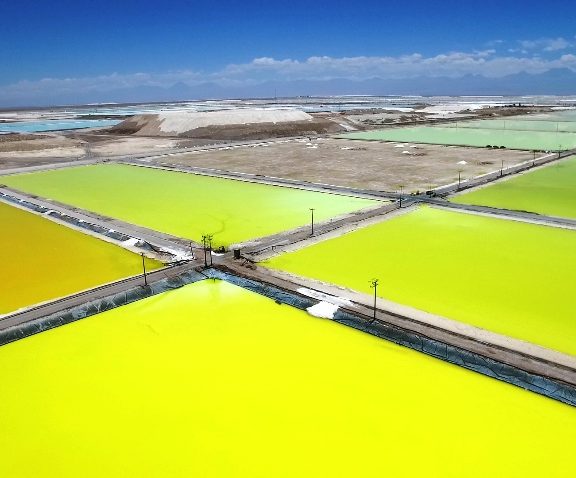 SQM muestra en línea la extracción de recursos mineros y manejo medioambiental del Salar de Atacama