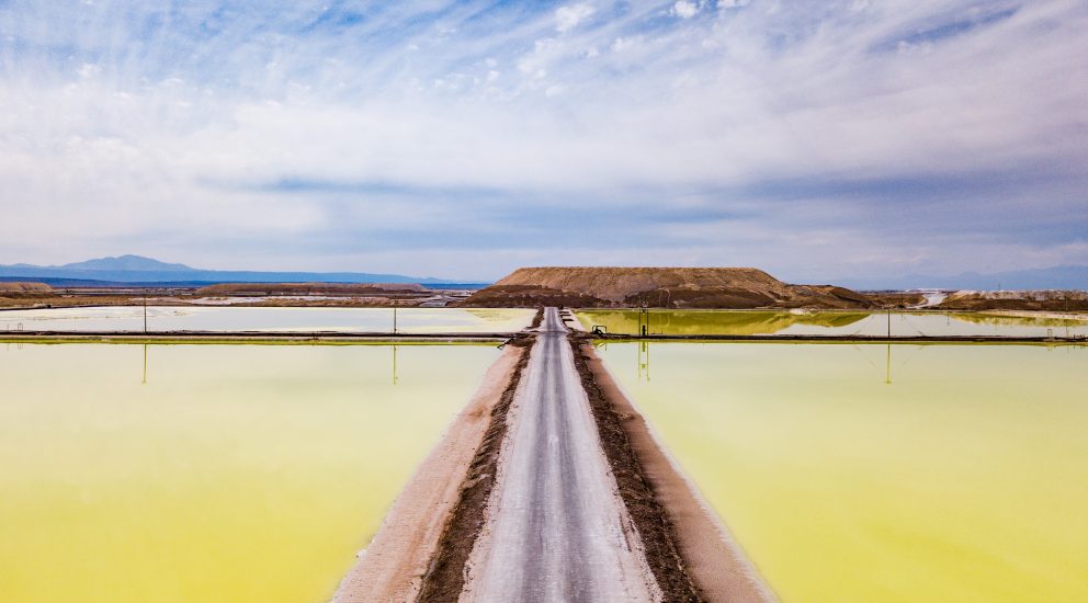 SQM reducirá en 50% la extracción de salmuera del Salar de Atacama y en 40% su consumo hídrico en todas sus operaciones