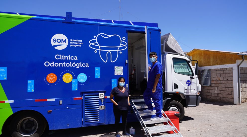 SQM implementa una Clínica Dental Móvil que atiende de forma gratuita a comunidades del Salar de Atacama