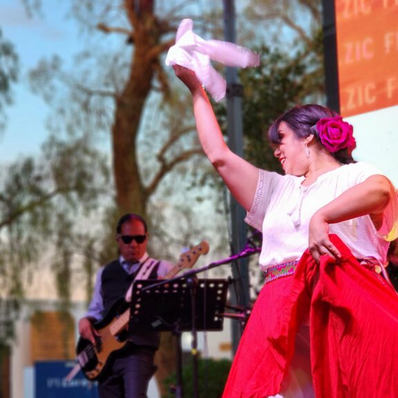 (Español) Literatura, teatro y música marcaron primera jornada de Filzic en San Pedro de Atacama
