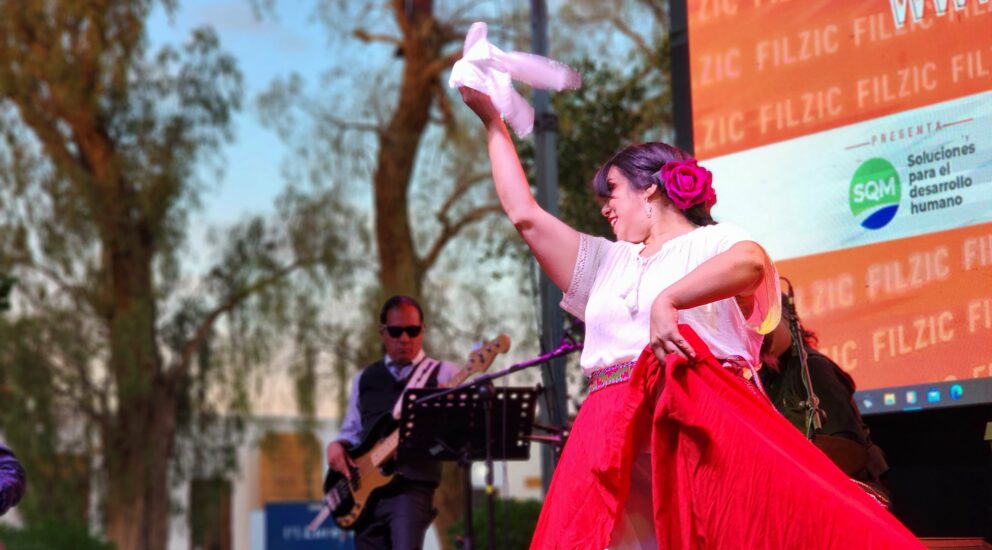 (Español) Literatura, teatro y música marcaron primera jornada de Filzic en San Pedro de Atacama