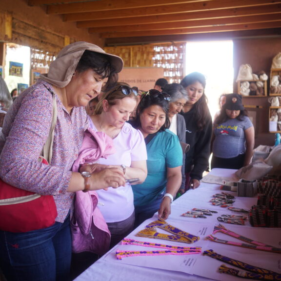 Casa Telar celebró su cuarto aniversario con un intercambio cultural entre artesanas de Quillagua y de los poblados del Salar de Atacama