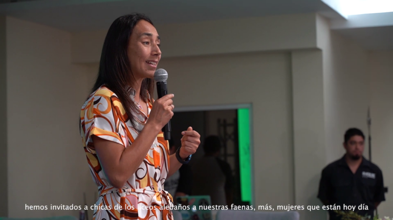 (Español) Mujeres de Tarapacá participan en seminario de innovación regional