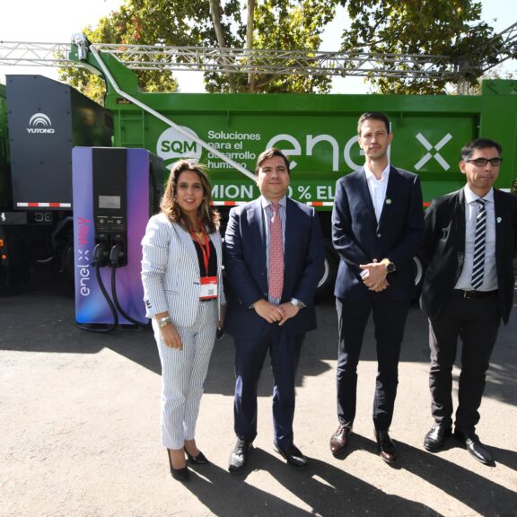 ENEL X y SQM presentan en Enade “E-TRUCK”:  el primer camión de alto tonelaje  100% eléctrico para la gran minería