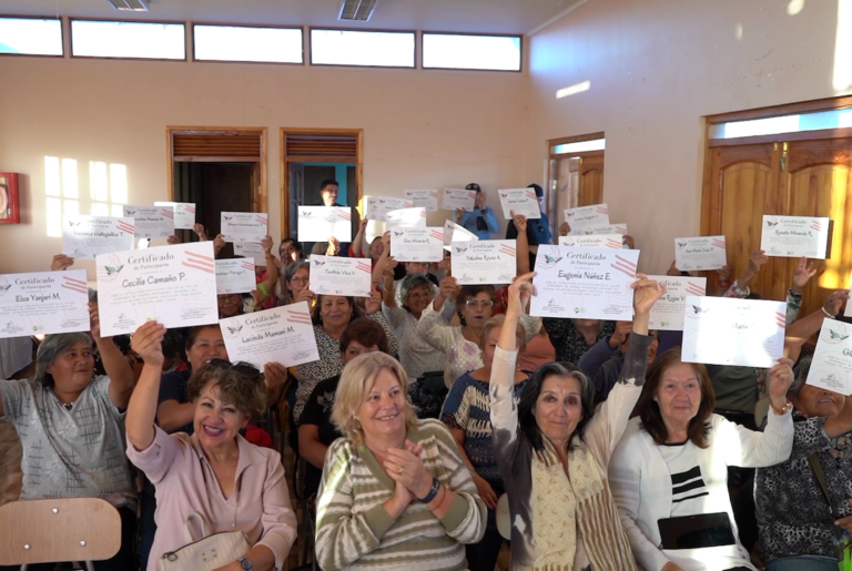 ¡Talleres de bordado y reciclaje en el Salar de Atacama!