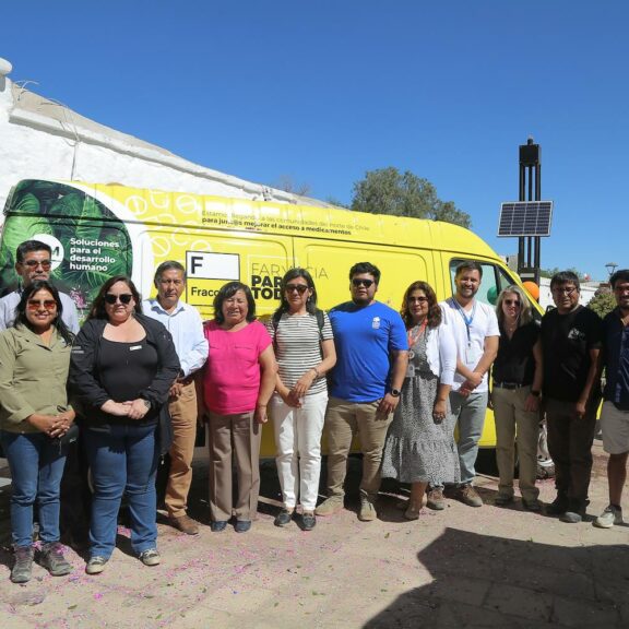 (Español) Un vehículo 100% eléctrico llamado Fraccionín entregará medicamentos a las comunidades del Salar de Atacama