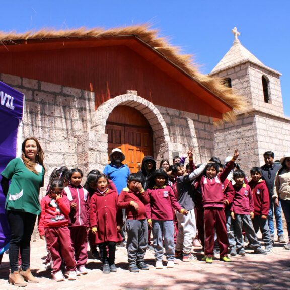 (Español) Vilti Móvil llevó la experiencia de la realidad virtual a más de 100 estudiantes de la comuna de San Pedro de Atacama