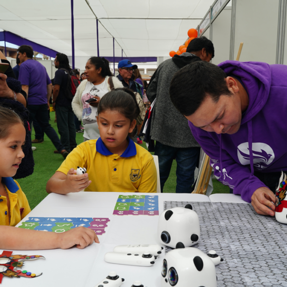 Successful second robotics event in Iquique