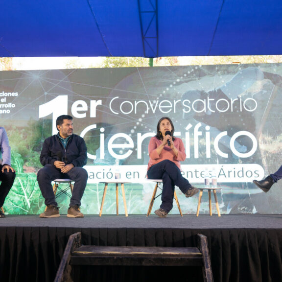 Gran convocatoria en Primer Conversatorio Científico realizado por SQM en San Pedro de Atacama