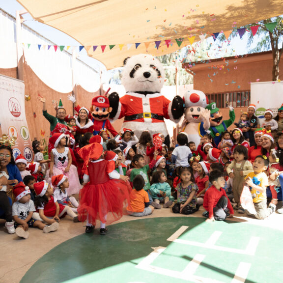 (Español) SQM Salar llevó la alegría de la navidad a niños, niñas y adultos mayores de la comuna de San Pedro de Atacama