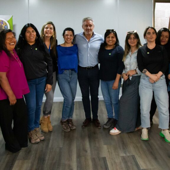 Vecinos y vecinas de la comuna de San Pedro de Atacama participaron de charla de liderazgo positivo