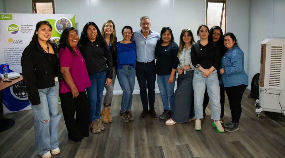 Vecinos y vecinas de la comuna de San Pedro de Atacama participaron de charla de liderazgo positivo