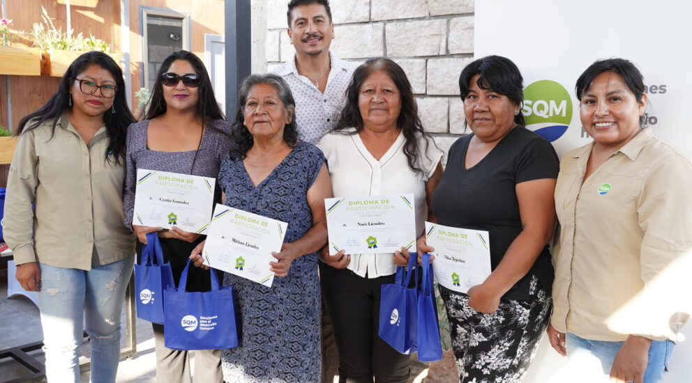 (Español) Con entrega de reconocimientos y exposición de trabajos finalizó el Taller de Reciclaje de Vidrio en Toconao